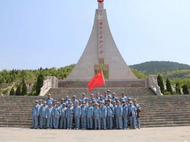 八路軍抱犢崮抗日紀念園位於國家4a級景區——抱犢崮國家森林公園腳下