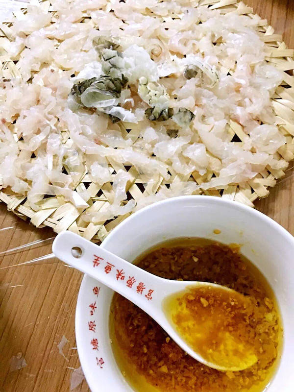 过年谈吃 华人的一口七彩鱼生 只为讨得好意头 道菜 过年谈吃 华人的一口七彩鱼生 只为讨得好意头 道菜