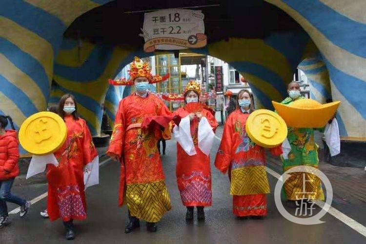 正月初五接财神！这个小镇每年都为游客发红包送祝福