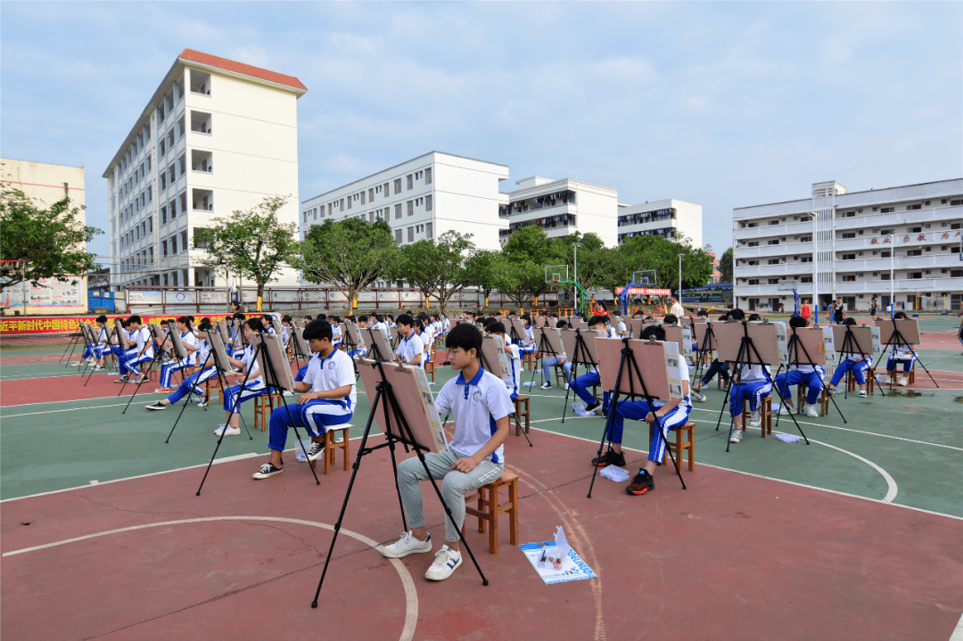 桂平市石龙民族中学三大提升破瓶颈五大特色谱新篇是你母校吗