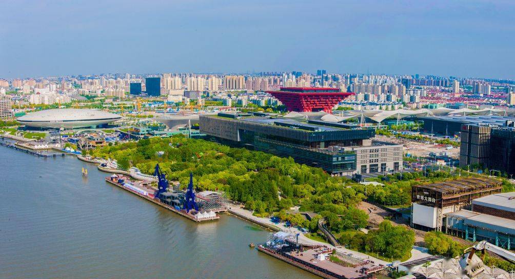 这些一个个"活"的文化书房,使浦江东岸逐渐成为上海"世界会客厅"的一