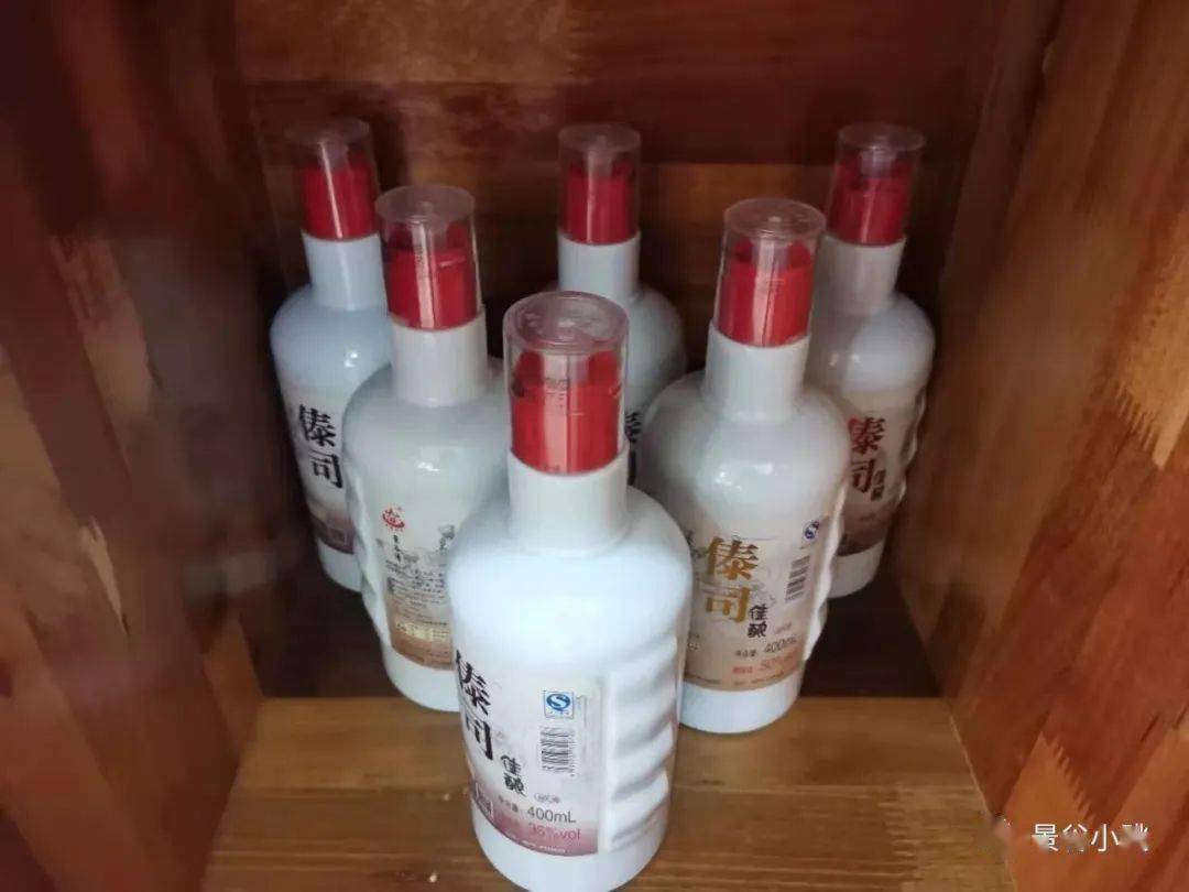 橄榄有情"淡定哥",茶花妩媚"采茶妹",山清水秀"景谷清",一缕情怀"傣司