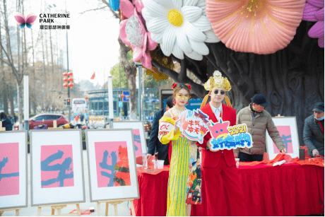 财神模特空降 现场巡游财运到环亚凯瑟琳广场在昨日就为大家准备了