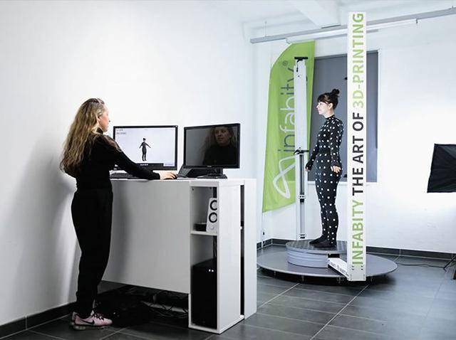 bsport体育俄罗斯3D扫描仪—可坐在沙发上试穿衣服(图2)
