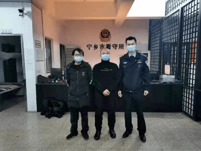 宁乡抢先报盗窃车内财物被抓了宁乡易堵路段施工路段
