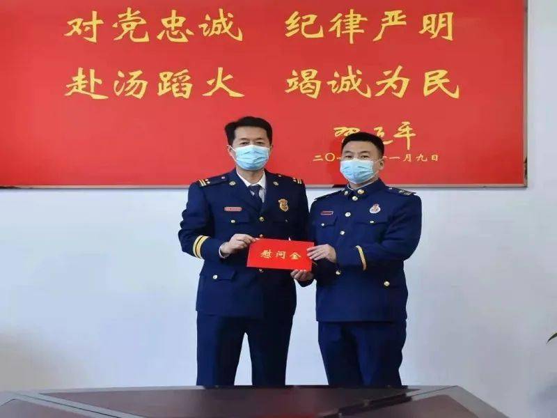 市长隋显利,常务副市长李德新,副市长,公安局局长李云波等主要领导