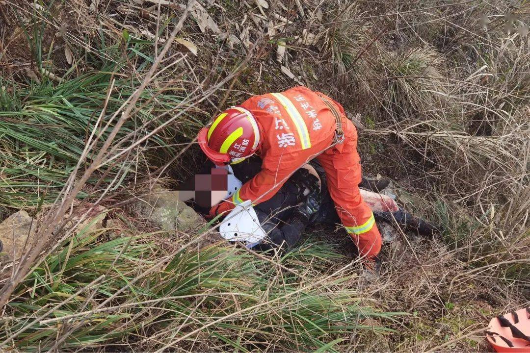 建德乌龙山摩托车事故图片