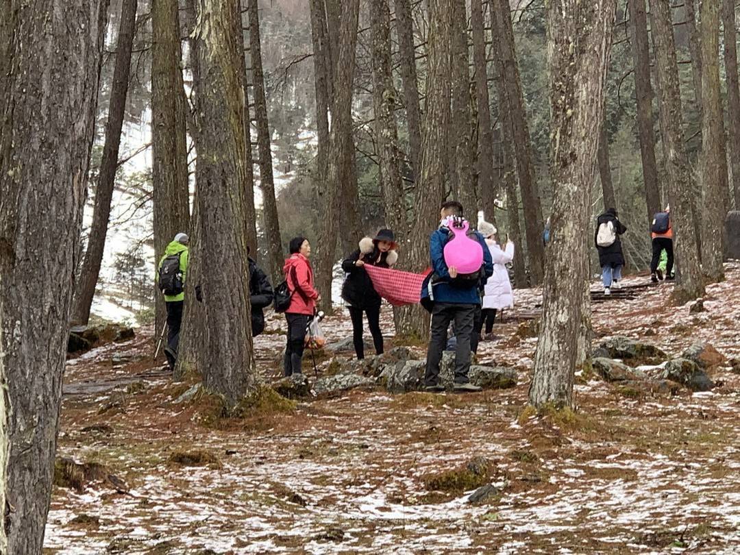 成都千人雪地徒步神木垒，为北京冬奥打call