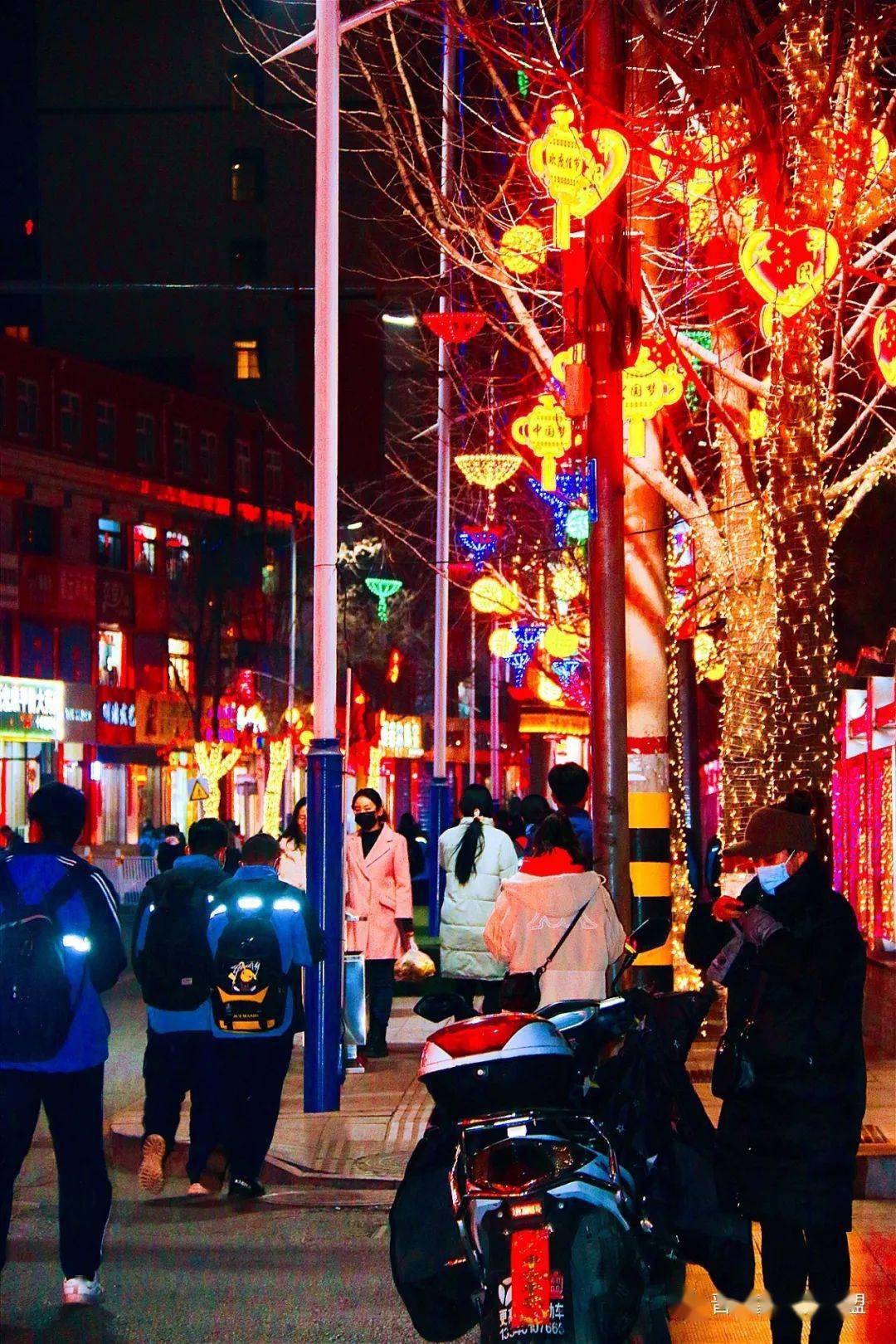 保德春节:街头花灯扮靓城市夜景