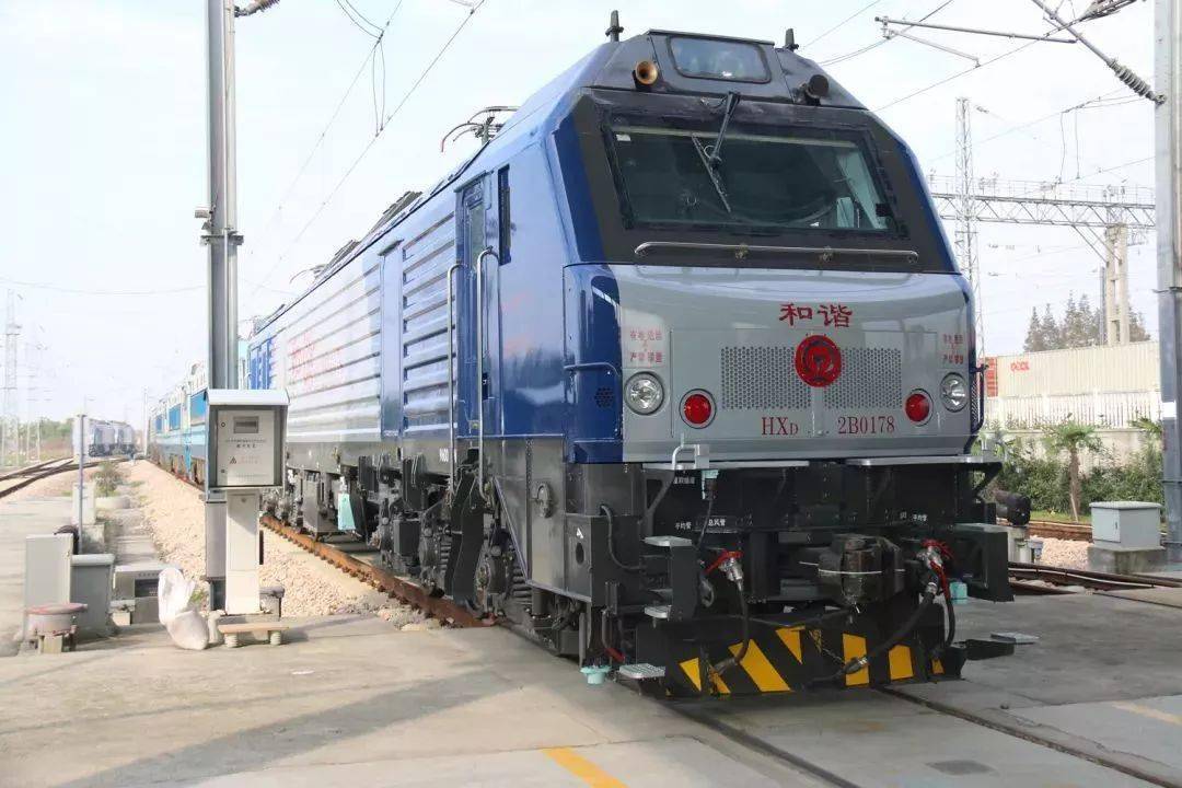 hxd2b型电力机车1969年,我国第一代电力机车韶山ss1型开始批量生产,最