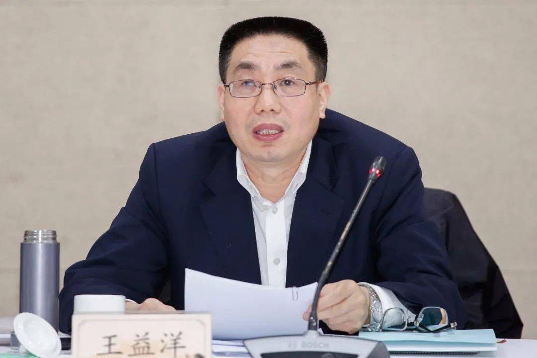 王益洋,吴瑞弟,邱运理结合分管工作交流发言区人大常委会办公室主任