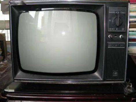发明了现代电视机的雏形物理学家兹沃里金到了1933年因此它还算不上是