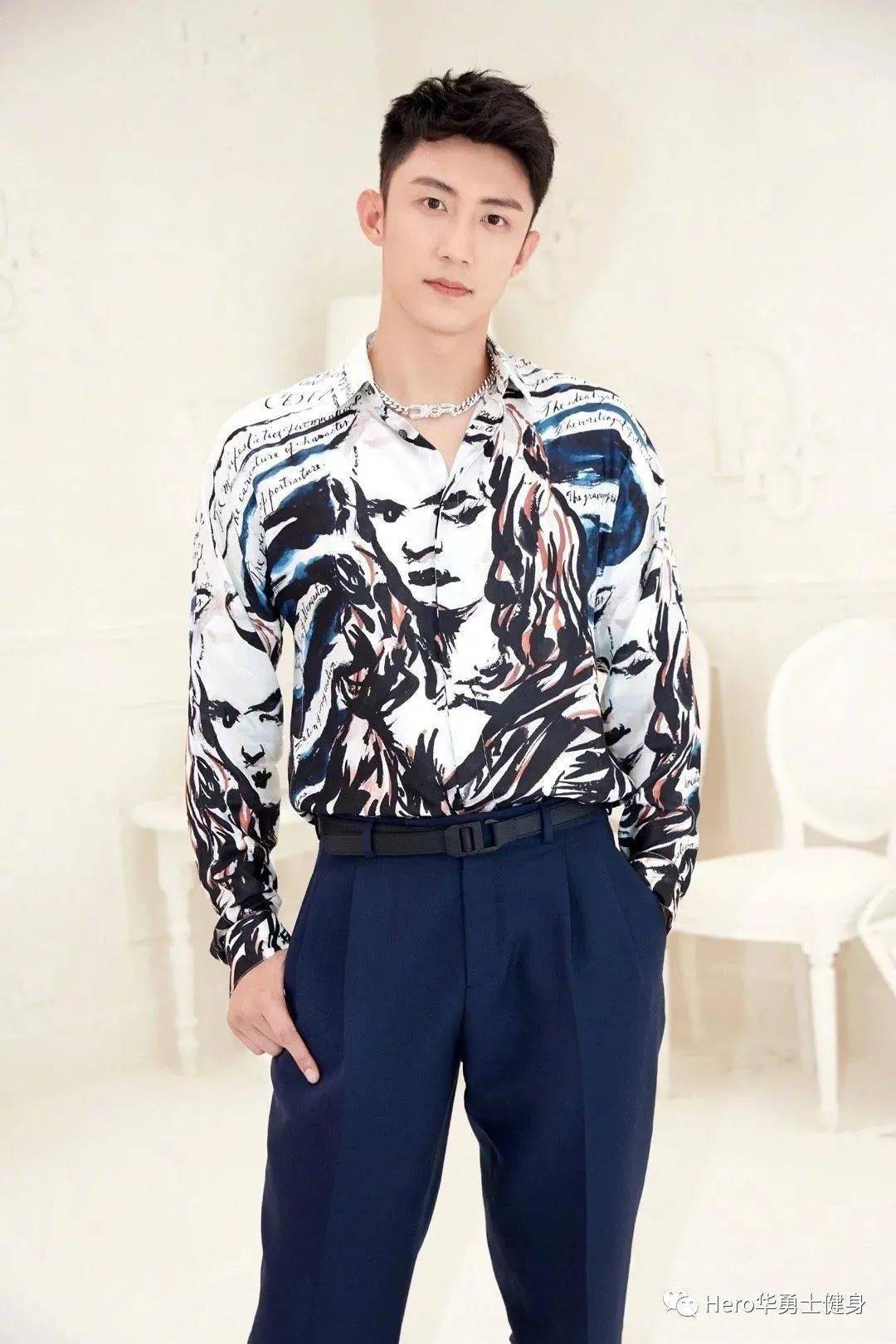这位男明星的名品身材太杀了堪称行走的荷尔蒙