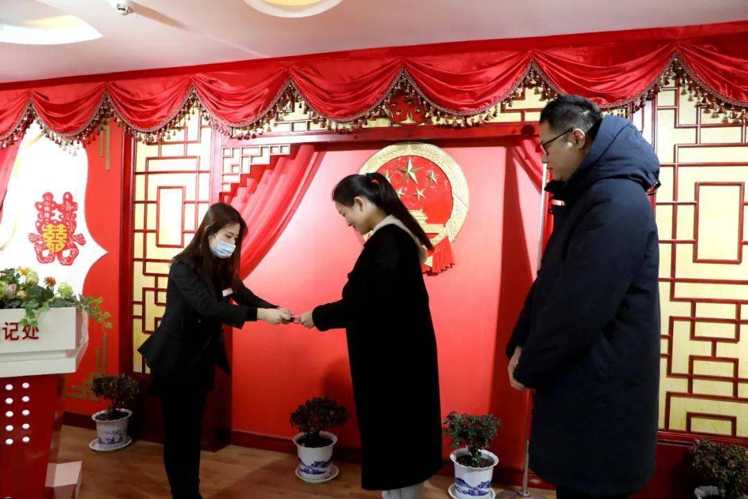 市民曹宇翔和沈静雯在常州工作,经过3年的爱情长跑,两人终于修成正果.