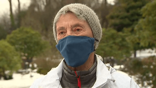 拼了!西雅图90岁老奶奶踏雪6英里去打新冠疫苗