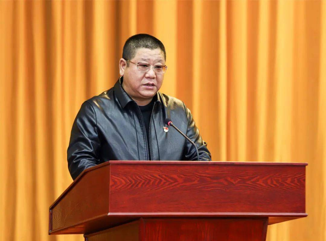 城北开发建设指挥部副指挥长,新狮街道党工委书记 蒋震中新狮街道将