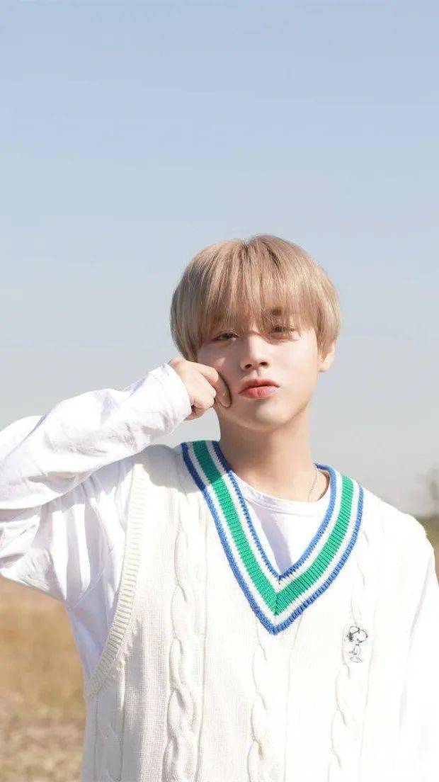 手机壁纸朴志训