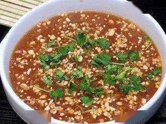 泾县茂林糊是泾县人普遍喜欢的一道传统特色菜肴,是各类宴席普遍使用