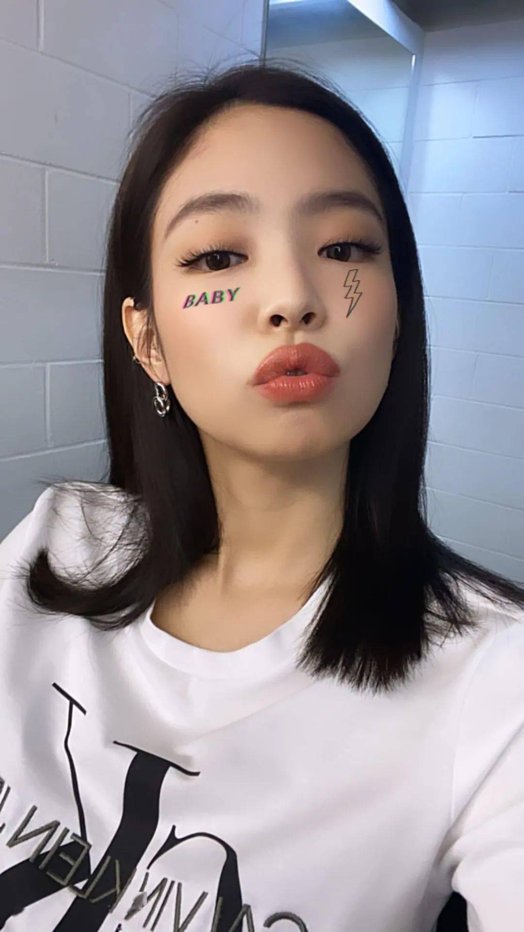 每日壁纸人间香奈儿jennie