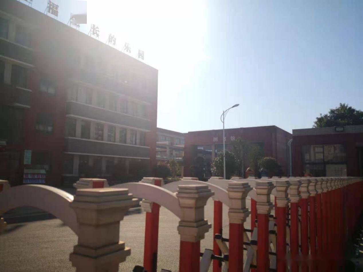 黄家湖版块目前已开学的有康宁路小学.