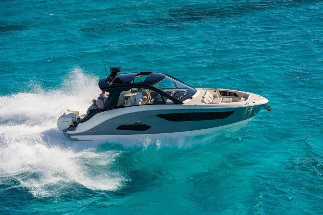 来看看宝马刚亮相的游艇,豪华感远超宝马汽车!