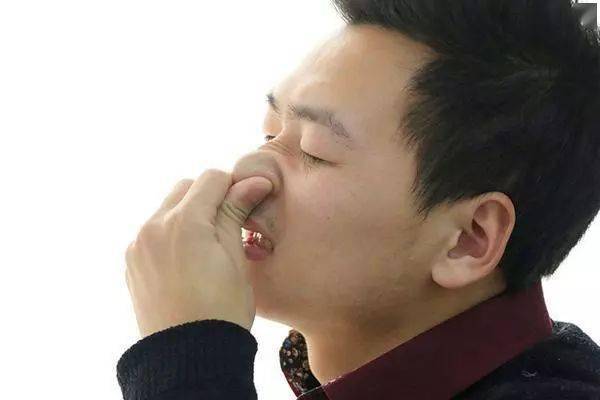 鼻孔大小与命运：科学解析与命理探讨（鼻孔大男人是什么命）