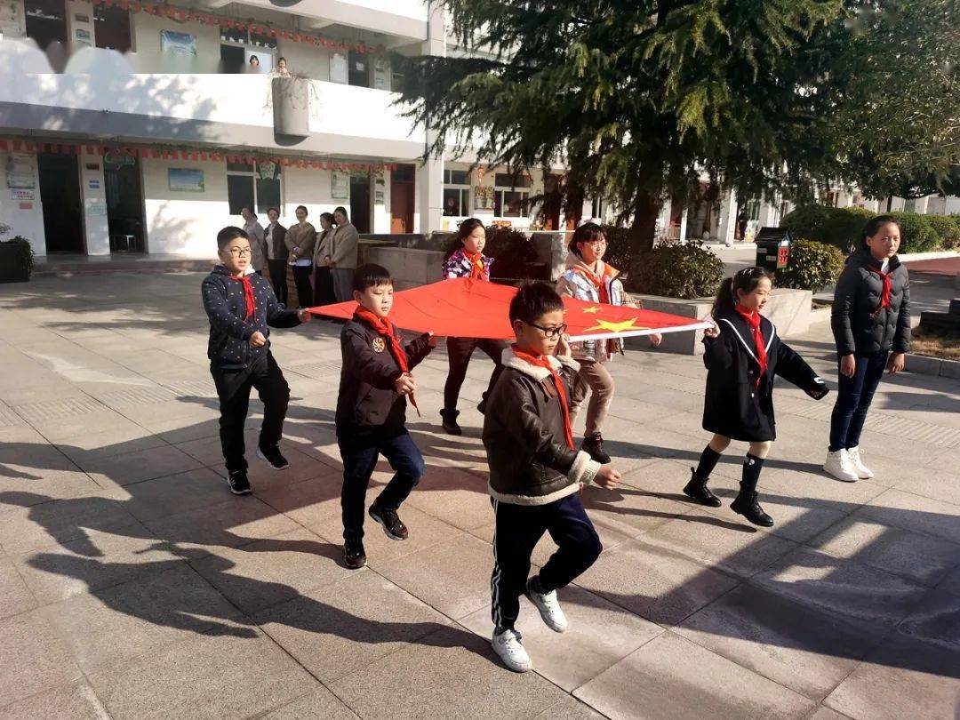 东桥小学东板桥校区举行升旗仪式暨春学期开学典礼