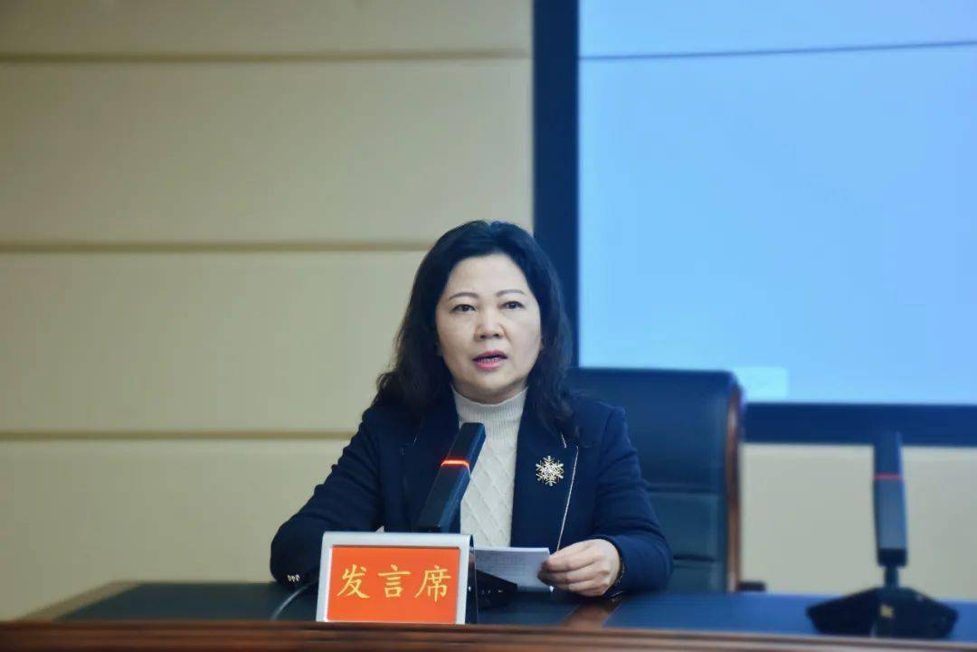 贵阳市第二实验小学党总支书记,校长 刘明蓉开阳县教育局局长 吴尧