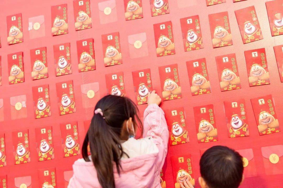 拿到福卡就可以到新春红包墙抽红包啦还有机会获得新春福卡哦写福字