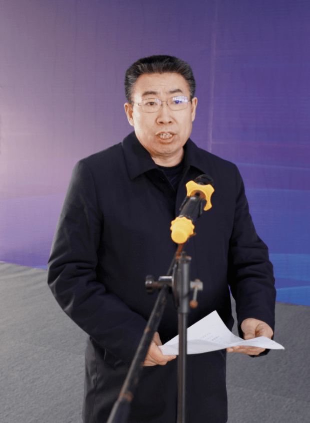 滦州市委副书记,市长孙自生主持签约仪式.