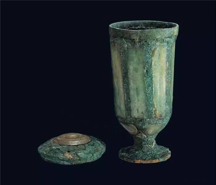 在古代 ,用玉做的杯子,算是奢华到极致了