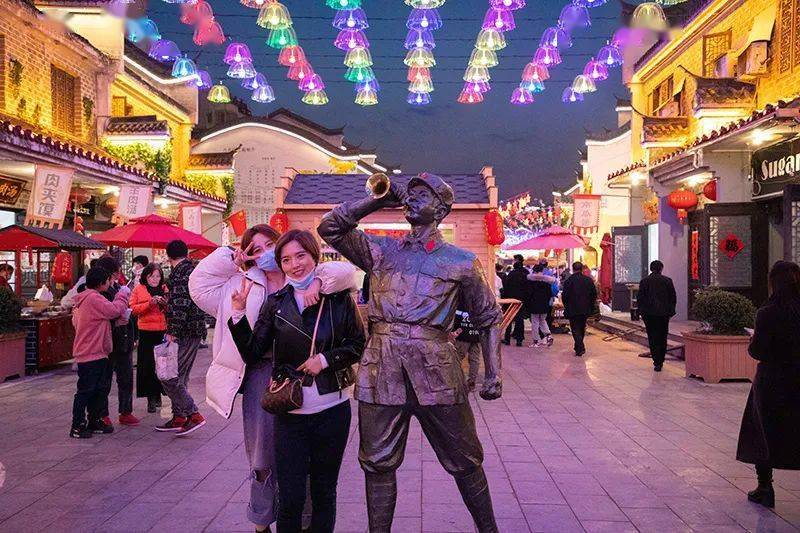 独山红军街文创夜游创新红色旅游新风尚