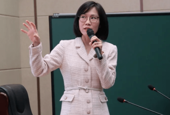 2020年12月10日晚7点,厦门大学教育研究所硕士生导师林敏博士为毕业班