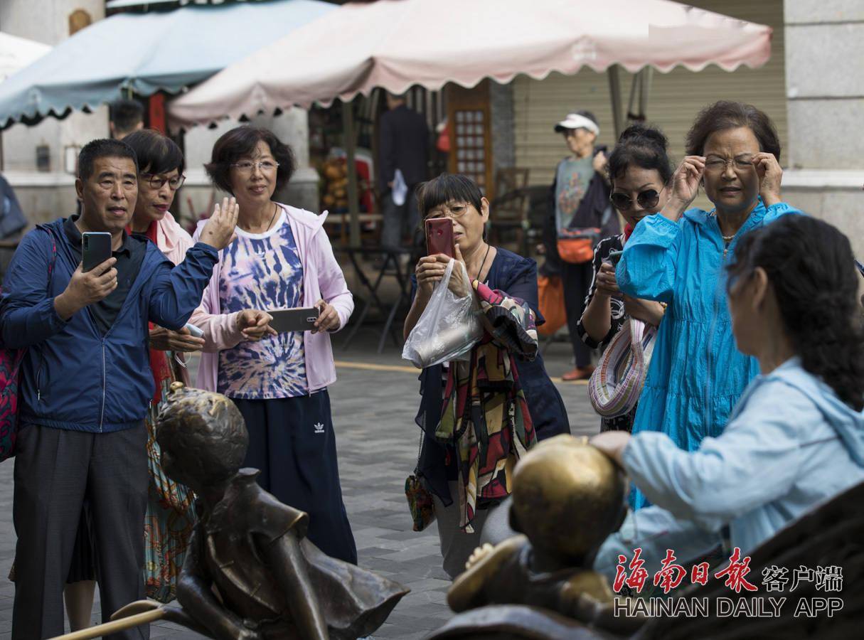 组图|游客错峰游让海口节后旅游热度持续