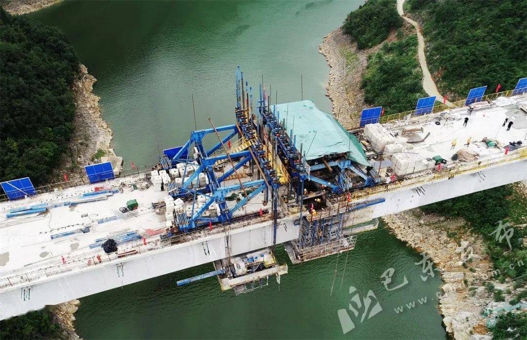 巴东县2020年GDP_巴东县公安局成员照片(3)