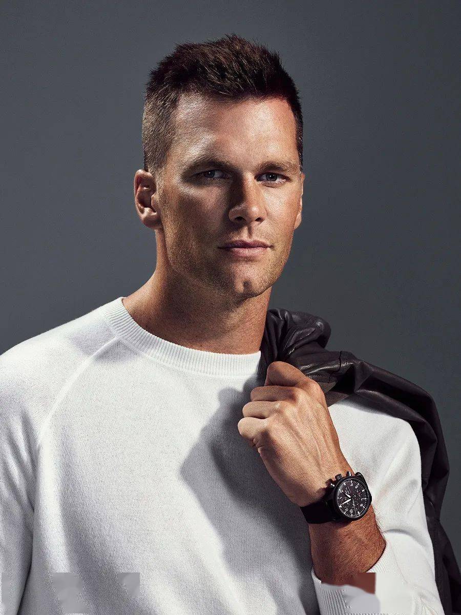 iwc万国祝贺品牌大使汤姆布雷迪荣获第七座超级碗冠军奖杯