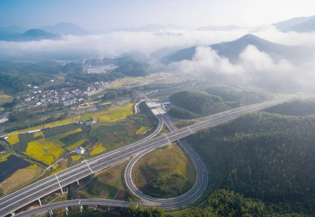 丽水 经济总量 占全省_丽水经济开发区中学(3)