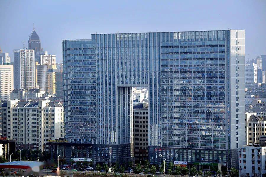 作为合肥核心金融商务区重要地标,中侨中心采用全业态的高端商务配套