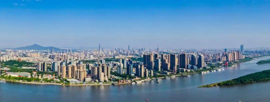 滨江风光带南京鼓楼段.