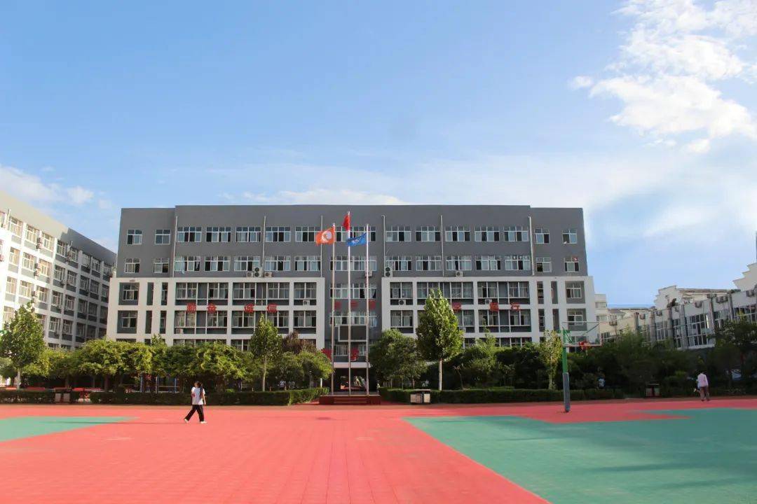 怎样才能上郑州外国语学校 23b14ee40189451fba21d2c833aaf3da.jpeg