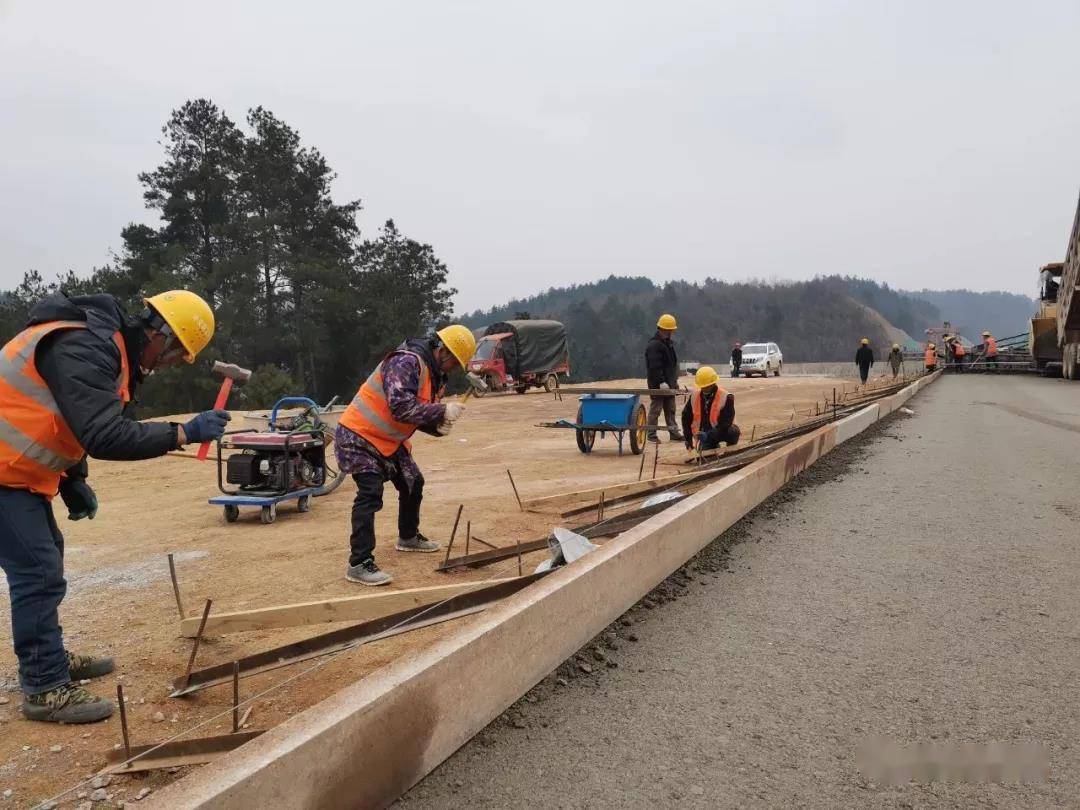 新混凝土路与旧路连接处怎么搭接_混凝土浇筑图片(3)