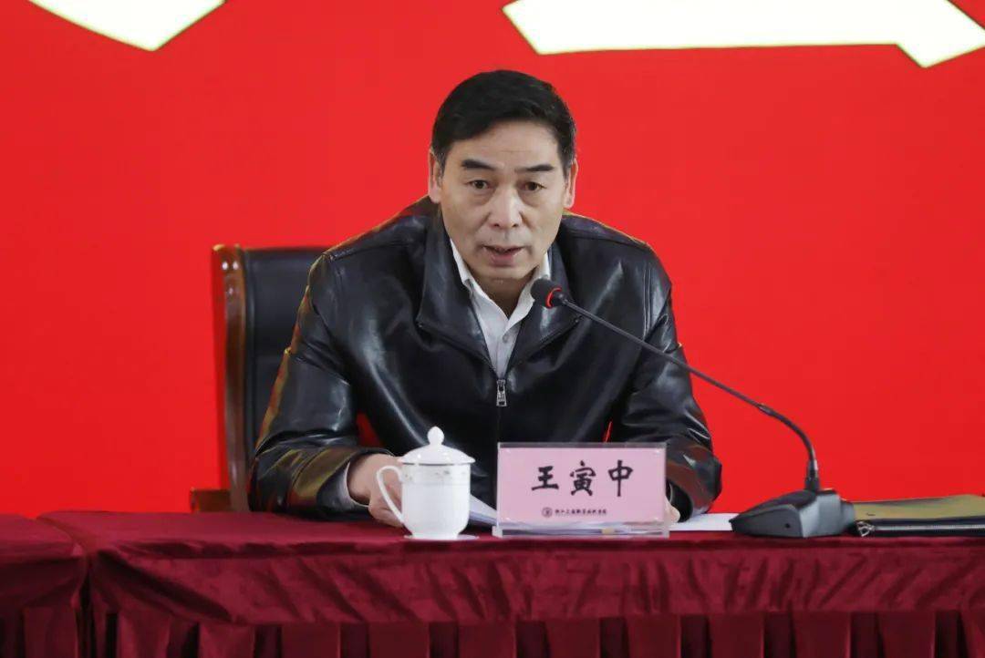 干武东出席会议并讲话,会议由省交通运输厅副厅长,党组成员王寅中主持