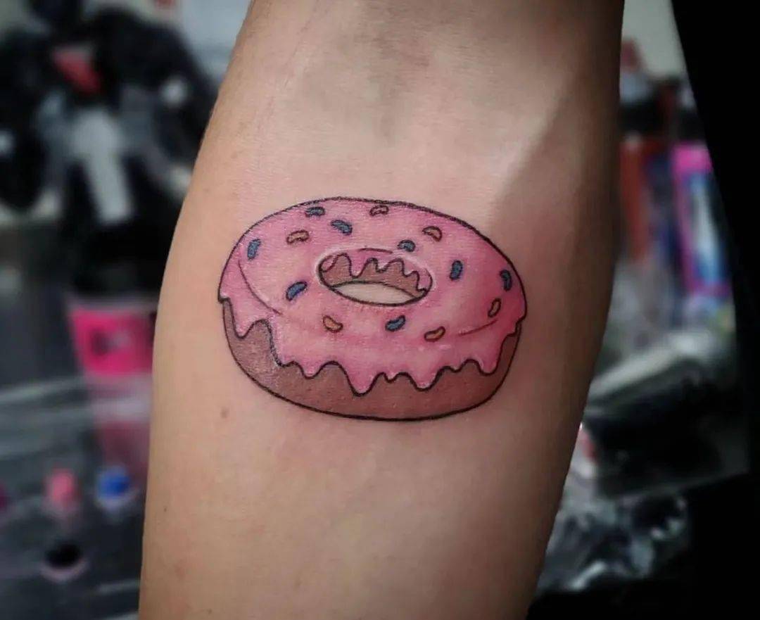 甜甜的甜甜圈纹身