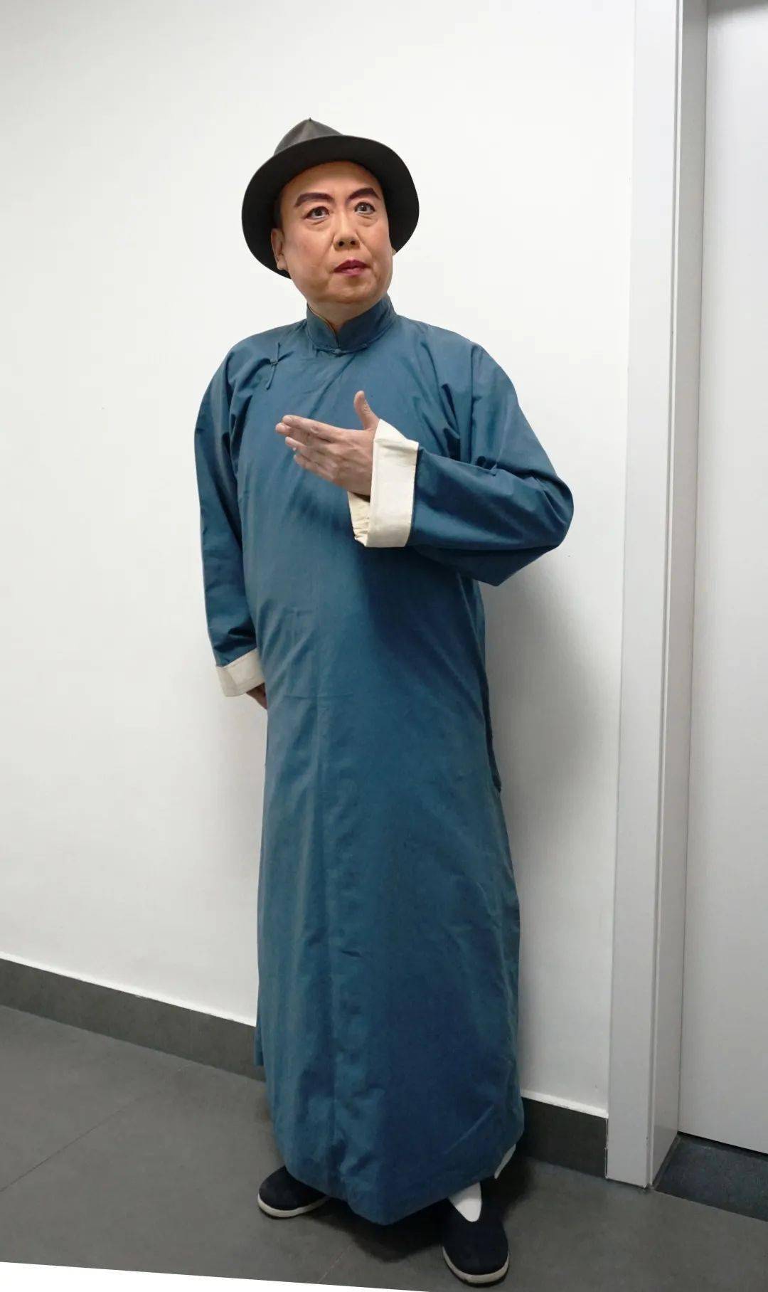 师从张文涓,关松安,王筱芳,沈金波,张信忠等.