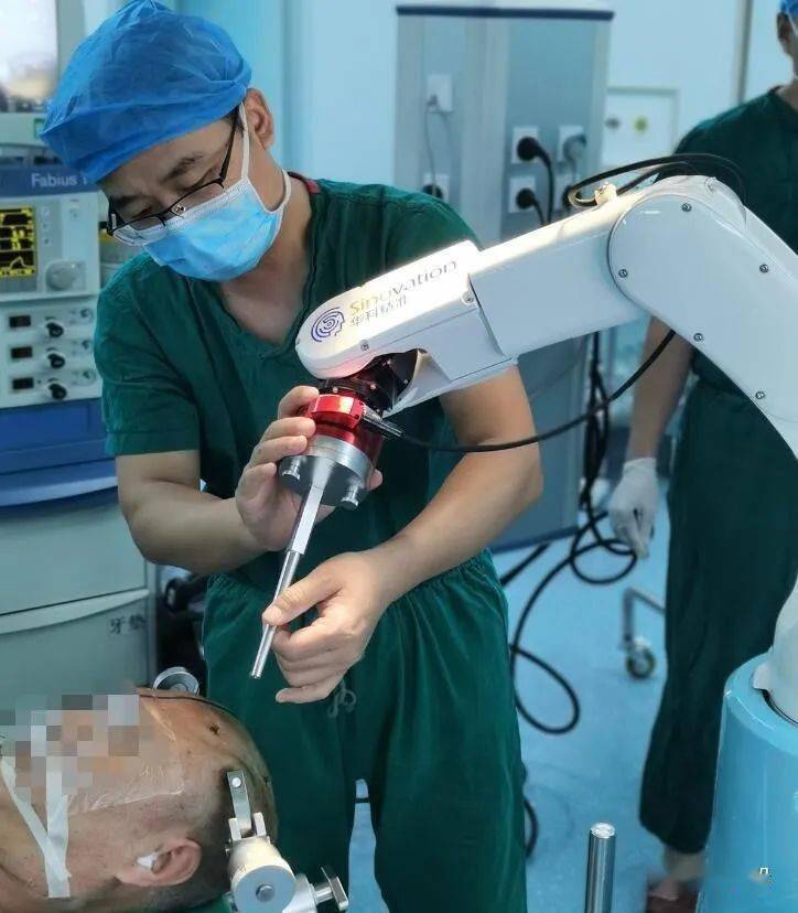 华科在线专访惠州三院李雪松率先开展机器人辅助下先穿刺再切除的功能