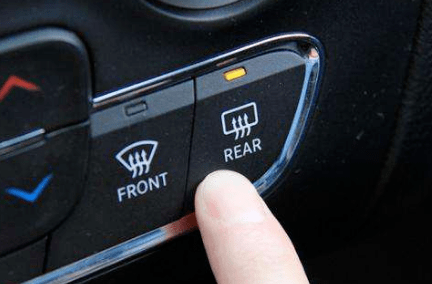 小鑫说车哪个是前窗按钮哪个是后窗按钮