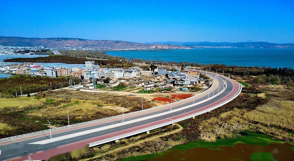 航拍昆明滇池环湖南路最美水上公路