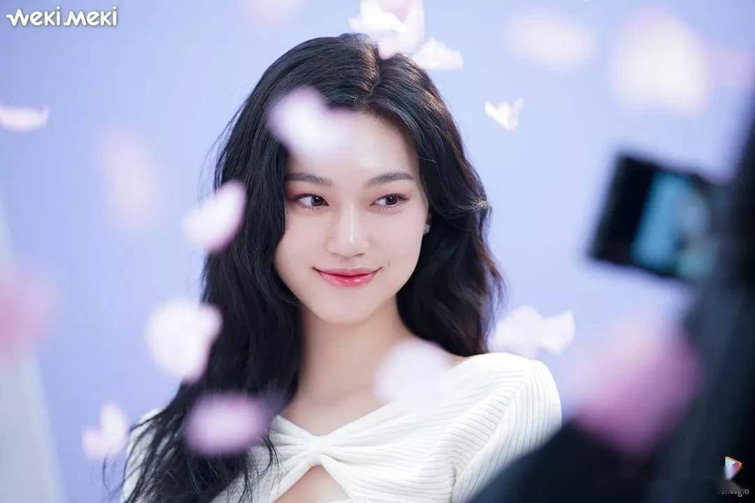 神似少女全智贤的女团weki meki成员金度延_智异山