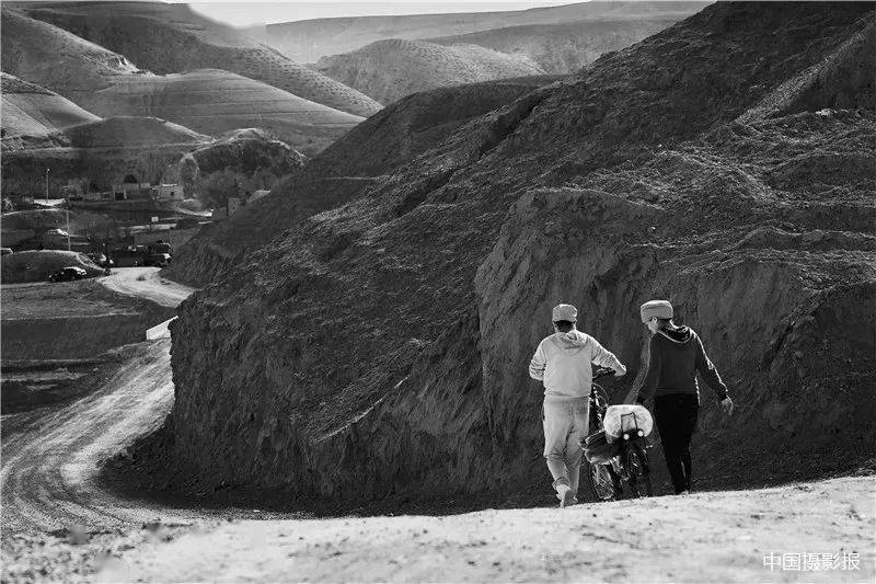 山海情 | 吴建新:聚焦西海固,我用镜头记录人_移民