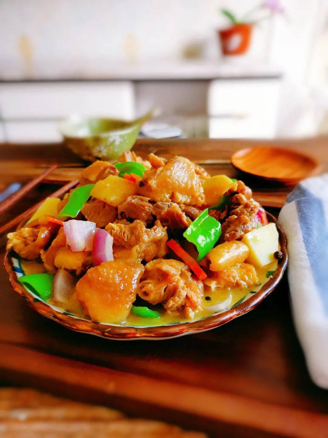 大盘鸡:汤汁浓郁,拌饭太香啦